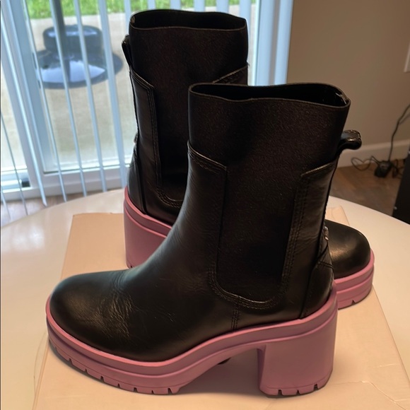 Stylish Black and Purple Women's Boots ALDO 7.5 $149 - Picture 1 of 4